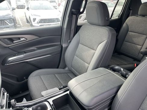 Used 2025 Chevrolet Traverse LT FWD image 24