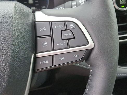 Certified 2026 Toyota Highlander Limited AWD/4WD image 20