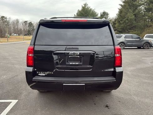 Used 2017 Chevrolet Suburban LT image 6