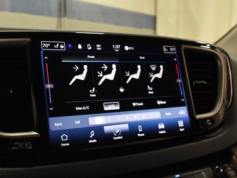 Used 2022 Chrysler Pacifica Touring-L FWD image 19