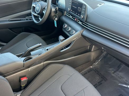 Certified 2026 Hyundai Elantra SE FWD image 18