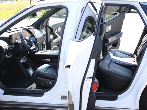 Used 2023 Genesis GV60 Advanced AWD/4WD image 18