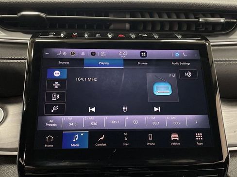 Used 2023 Jeep Grand Cherokee L Limited image 18