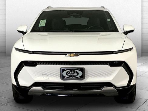 Used 2025 Chevrolet Equinox EV LT FWD image 2
