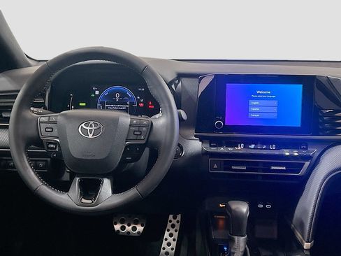 Used 2025 Toyota Camry SE w/ Convenience Package FWD image 18