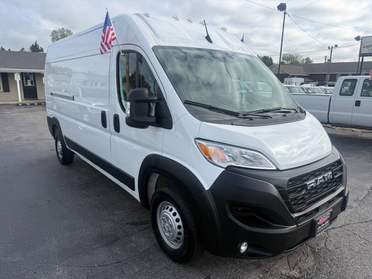Used 2024 RAM ProMaster 2500 w/ Convenience Group FWD image 4