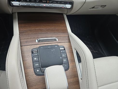 Used 2023 Mercedes-Benz GLE 350 4MATIC image 12