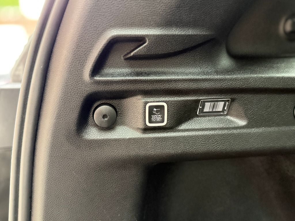 Used 2023 Jeep Grand Cherokee L Altitude AWD/4WD image 32
