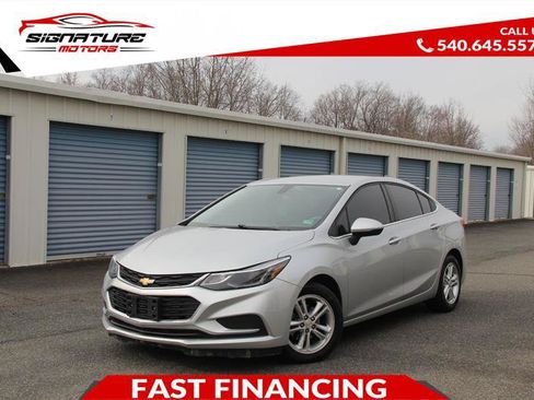 Used 2018 Chevrolet Cruze LT FWD image 1