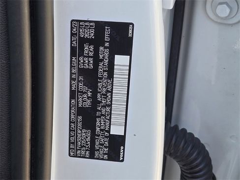 Certified 2023 Volvo XC40 B4 Plus w/ Protection Package Premier image 17