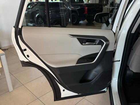 Used 2025 Toyota RAV4 XLE image 33