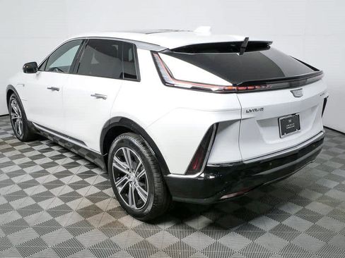 Certified 2025 Cadillac Lyriq Luxury w/ LPO, Floor Liner Package AWD/4WD image 29