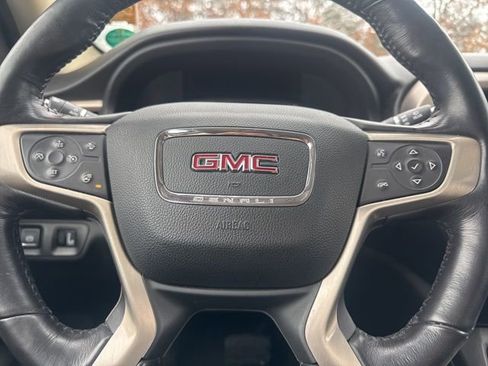 Used 2019 GMC Acadia Denali image 2