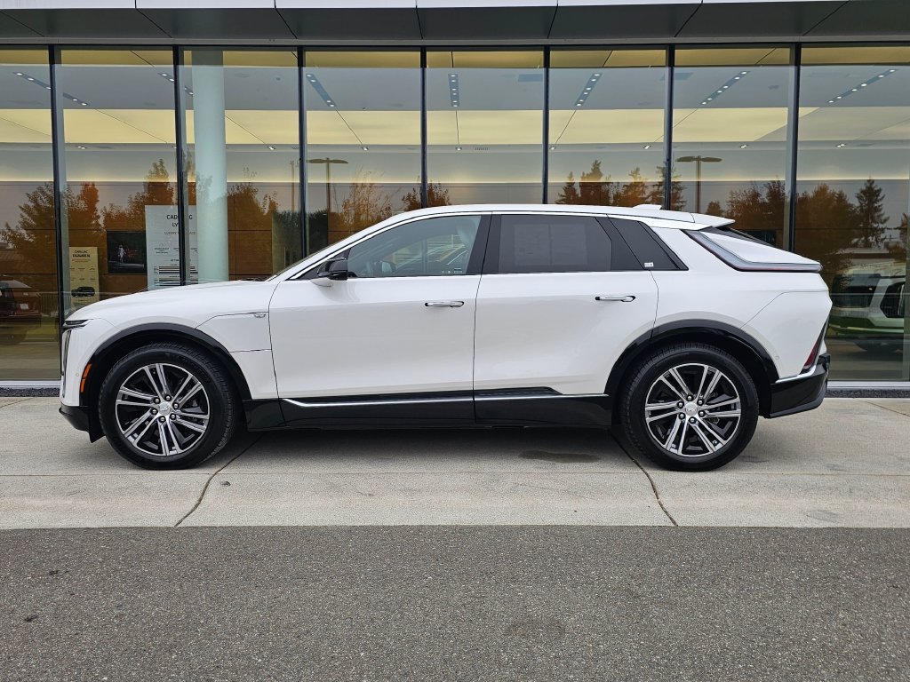 Certified 2024 Cadillac Lyriq Luxury AWD/4WD image 2