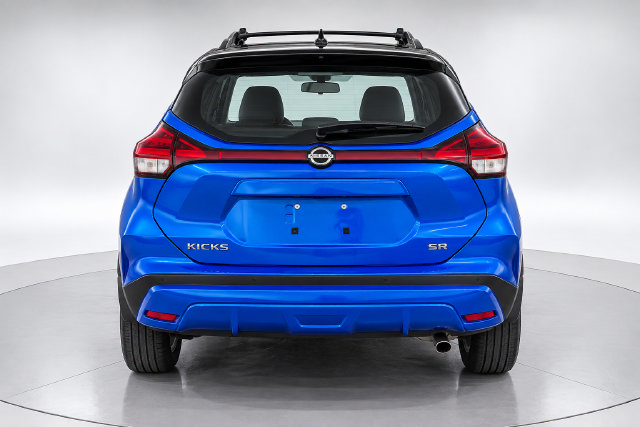 Used 2023 Nissan Kicks SR w/ SR Premium Package FWD image 3