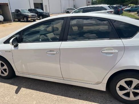 Used 2015 Toyota Prius Four FWD image 10
