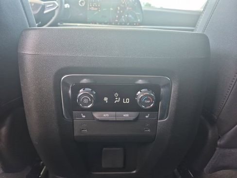 Certified 2025 Chevrolet Suburban RST w/ Advanced Technology Package AWD/4WD image 27