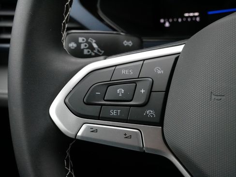 Certified 2024 Volkswagen Taos SE image 26