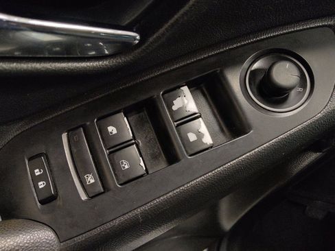 Used 2020 Chevrolet Trax LT w/ LT Convenience Package FWD image 27