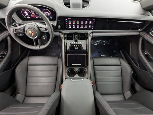 Used 2025 Porsche Panamera 4 image 21