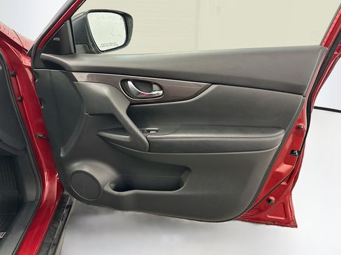 Used 2019 Nissan Rogue SV w/ Premium Package AWD/4WD image 34