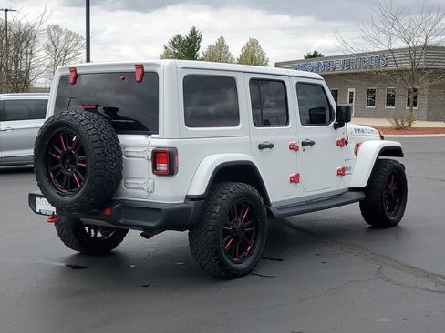 Used 2019 Jeep Wrangler Unlimited Sahara w/ Uconnect 4C Nav & Sound Group AWD/4WD image 3
