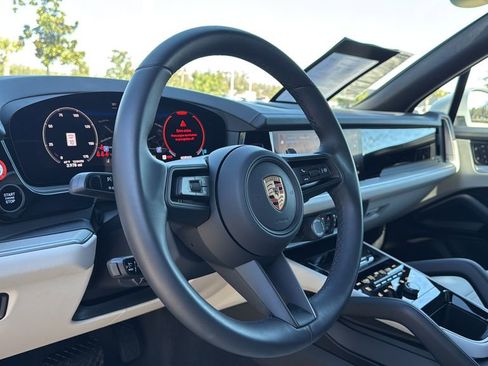 Certified 2026 Porsche Cayenne image 9