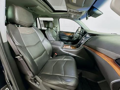 Used 2016 Cadillac Escalade Luxury image 32