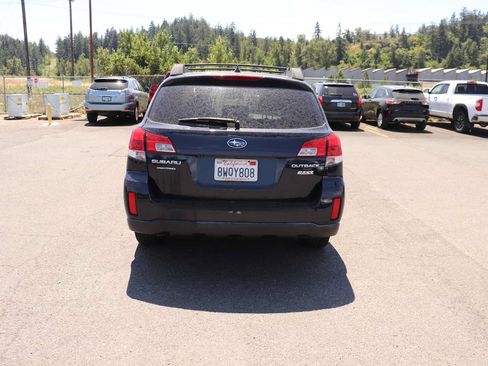 Used 2014 Subaru Outback 2.5i Limited w/ Moonroof Package AWD/4WD image 6