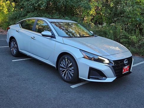 New 2025 Nissan Altima 2.5 SV w/ SV Premium Package image 3