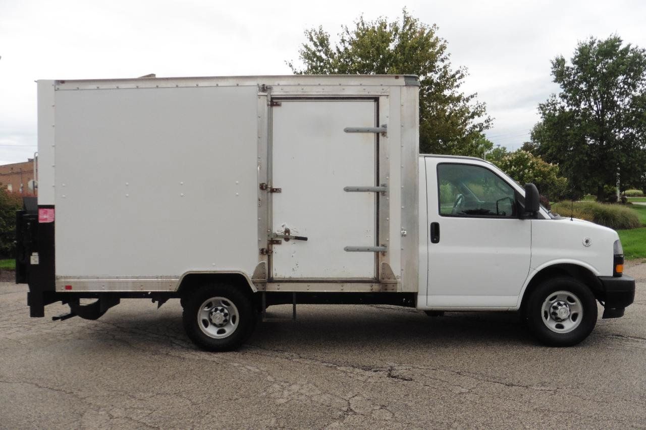 Used 2018 Chevrolet Express 3500 RWD image 18