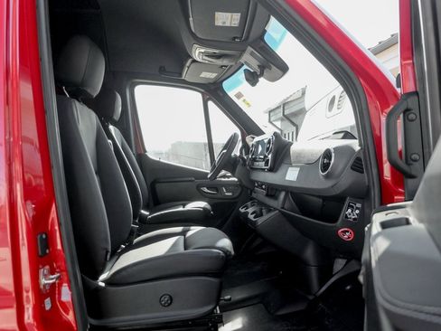 Used 2025 Mercedes-Benz Sprinter 2500 image 23