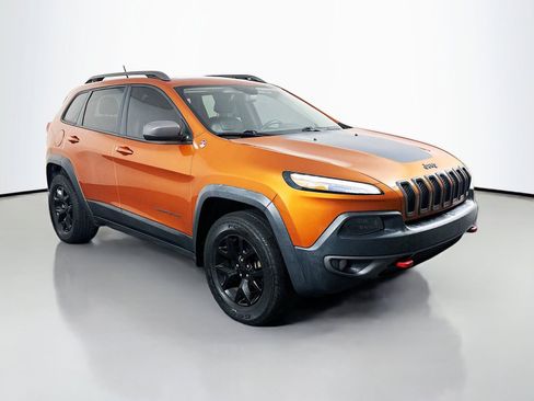 Used 2015 Jeep Cherokee Trailhawk w/ Comfort/Convenience Group AWD/4WD image 1