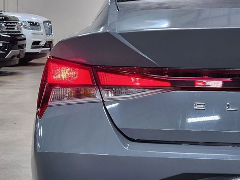 Used 2022 Hyundai Elantra SEL w/ Convenience Package FWD image 20