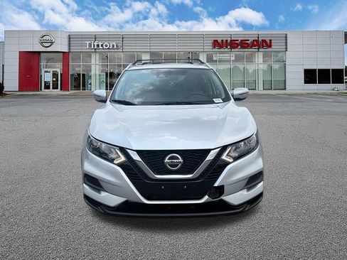 Used 2020 Nissan Rogue Sport SV FWD image 2