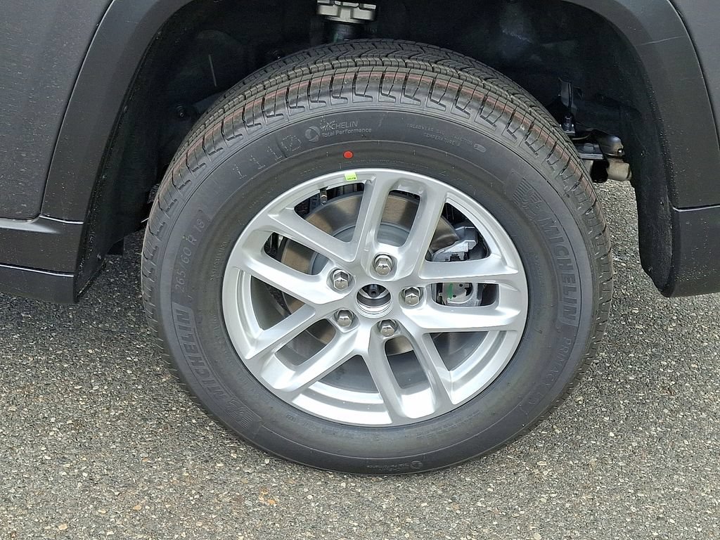 New 2026 Jeep Grand Cherokee Laredo AWD/4WD image 5