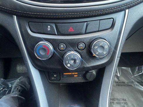 Used 2021 Chevrolet Trax LT w/ Driver Confidence Package image 29