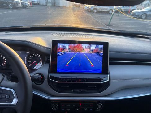 Used 2025 Jeep Compass Limited image 24