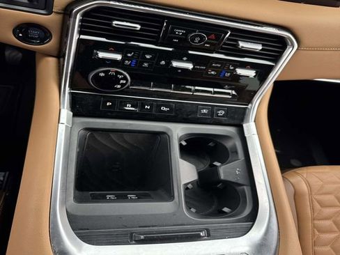 Used 2025 Nissan Armada Platinum Reserve w/ Convenience Package RWD image 26