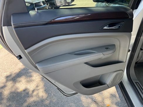 Used 2011 Cadillac SRX Luxury FWD image 40