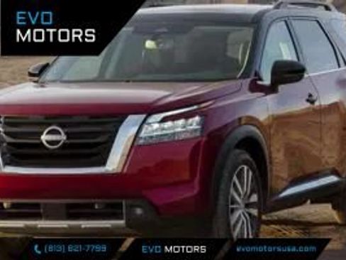Used 2023 Nissan Pathfinder SL FWD image 1