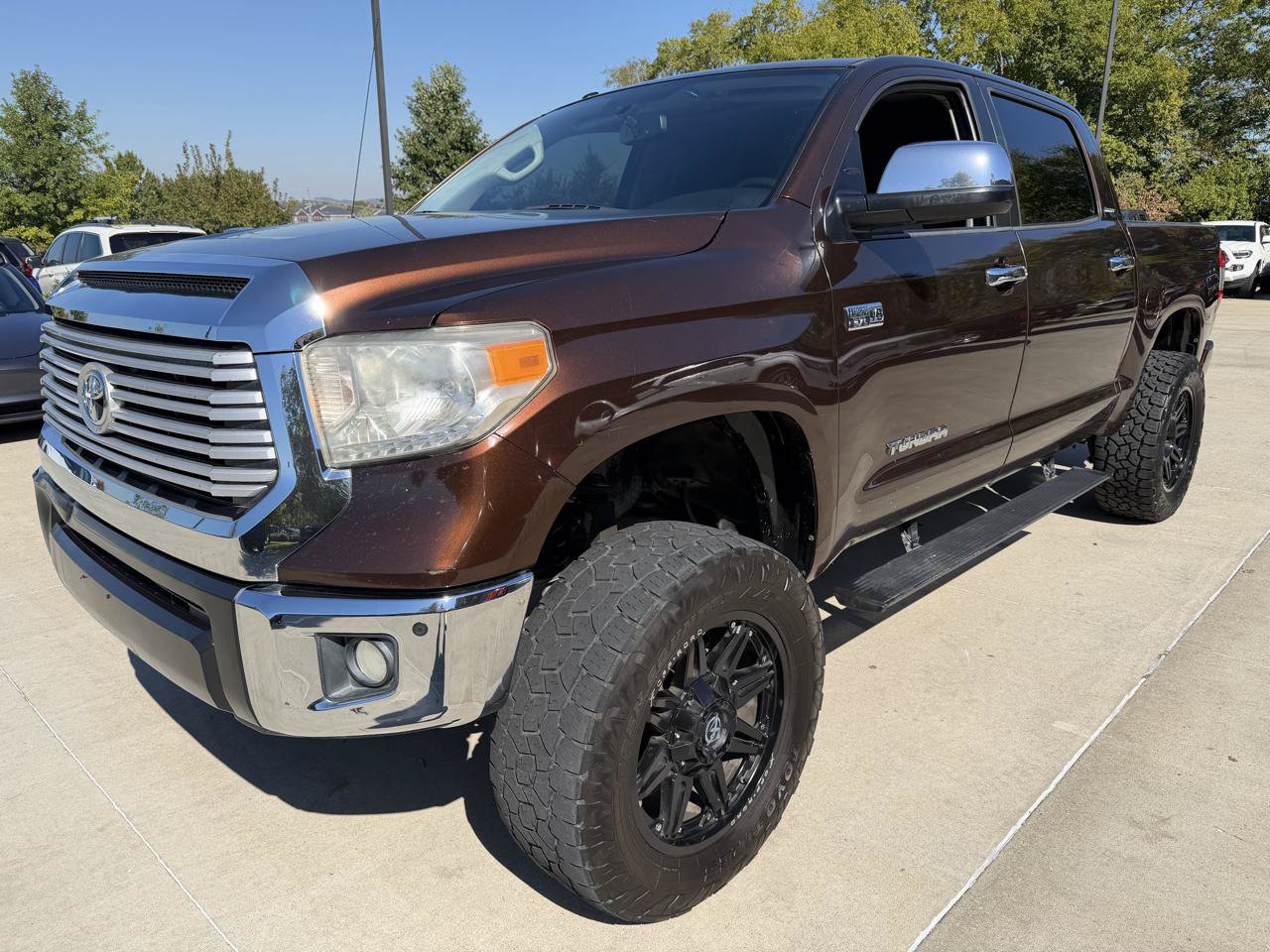 Used 2017 Toyota Tundra Limited w/ Limited Premium Package RWD image 3