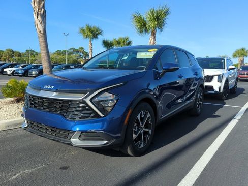 Certified 2023 Kia Sportage EX image 3