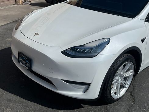Used 2021 Tesla Model Y Long Range AWD/4WD image 12