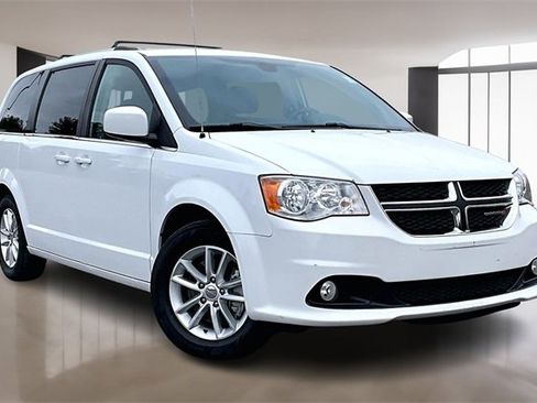 Used 2019 Dodge Grand Caravan SXT image 3