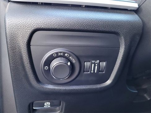 Certified 2023 Jeep Grand Cherokee Altitude image 14