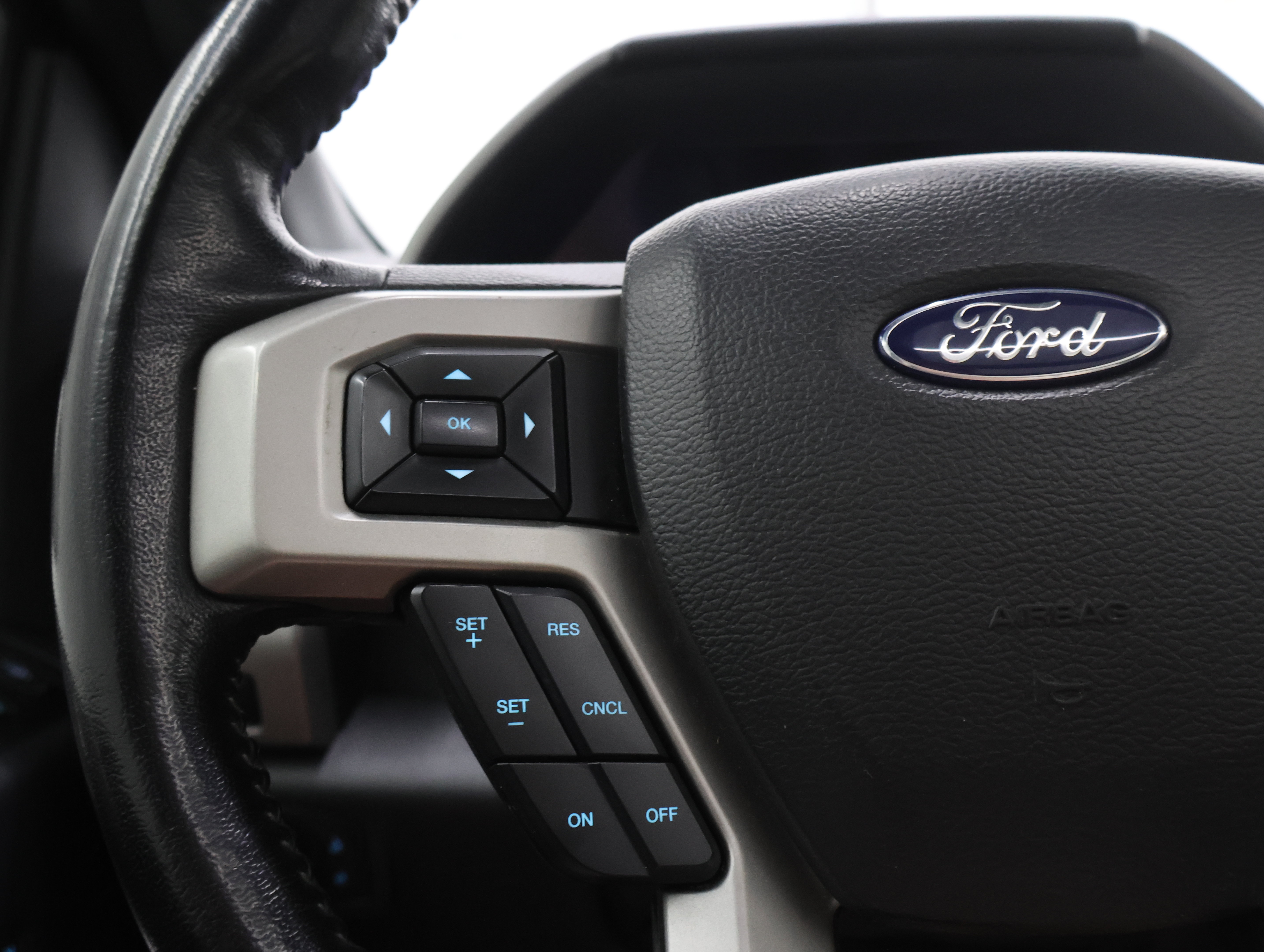 Used 2022 Ford F250 Lariat w/ Black Appearance Package AWD/4WD image 16