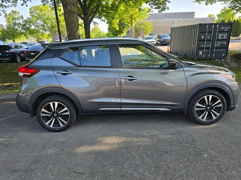 Used 2020 Nissan Kicks SR w/ SR Premium Package FWD image 9
