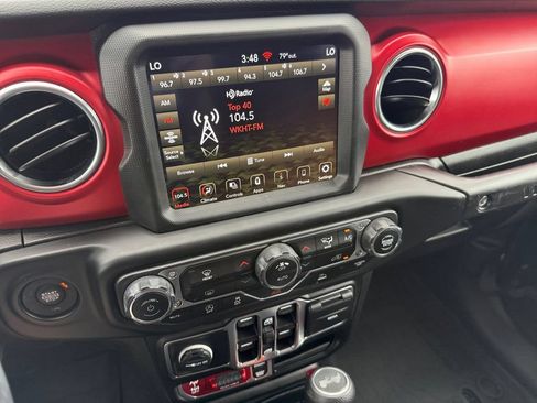 Used 2022 Jeep Wrangler Unlimited Rubicon AWD/4WD image 17