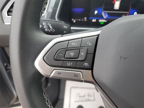 Used 2023 Volkswagen Tiguan SE image 10